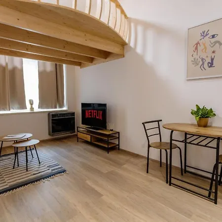 Apartment Unique In Karlin By Days